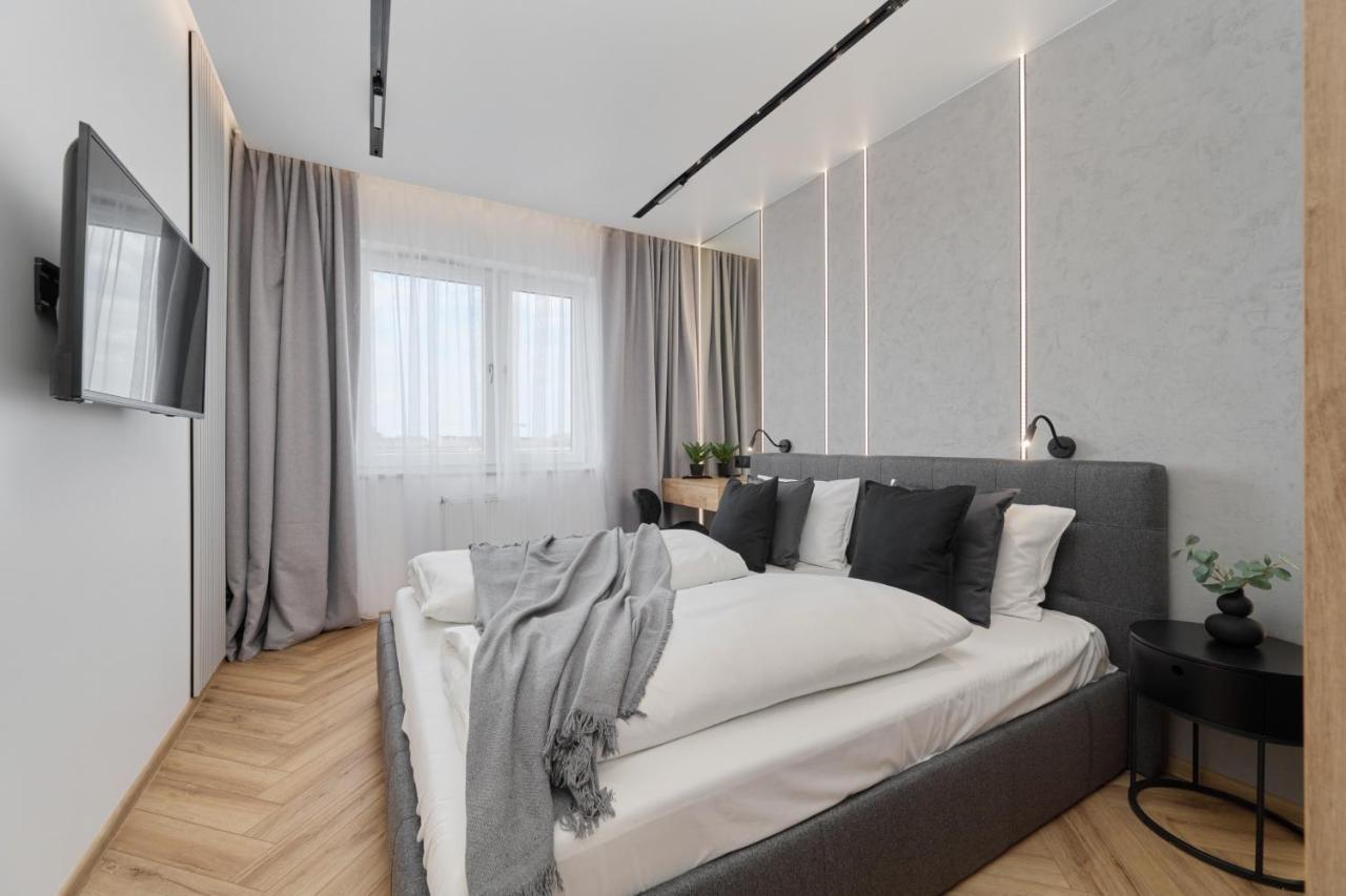 Exclusive Apartment With Balcony & Parking Wroclaw By Renters Prestige Exteriör bild