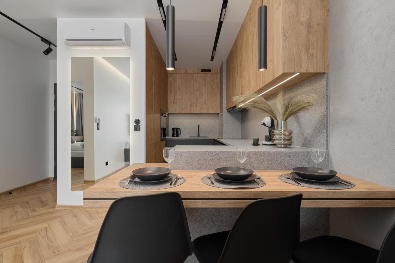 Exclusive Apartment With Balcony & Parking Wroclaw By Renters Prestige Exteriör bild