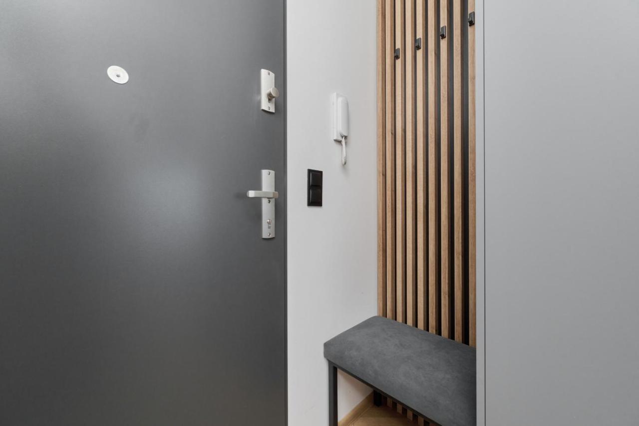 Exclusive Apartment With Balcony & Parking Wroclaw By Renters Prestige Exteriör bild