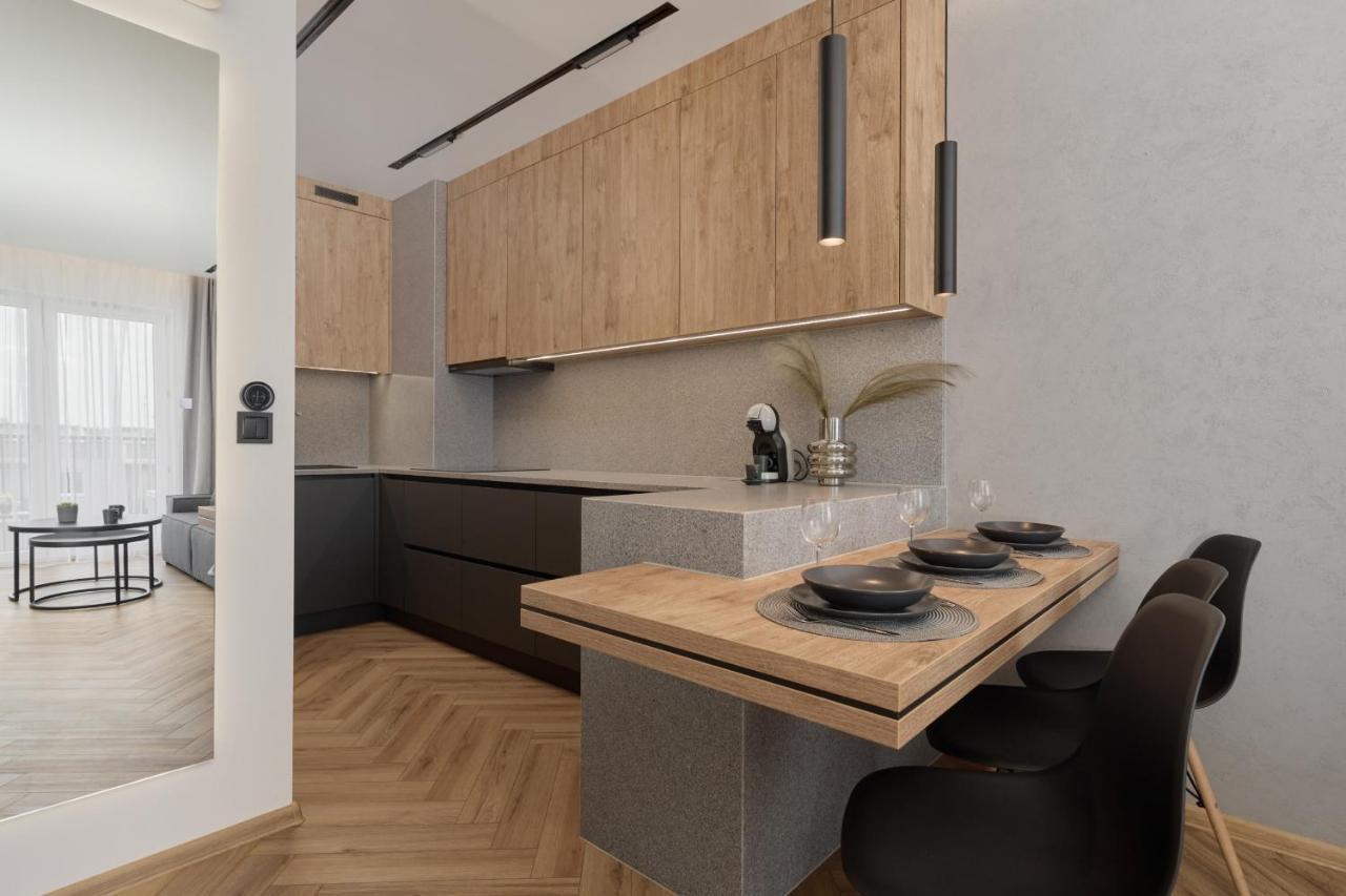 Exclusive Apartment With Balcony & Parking Wroclaw By Renters Prestige Exteriör bild