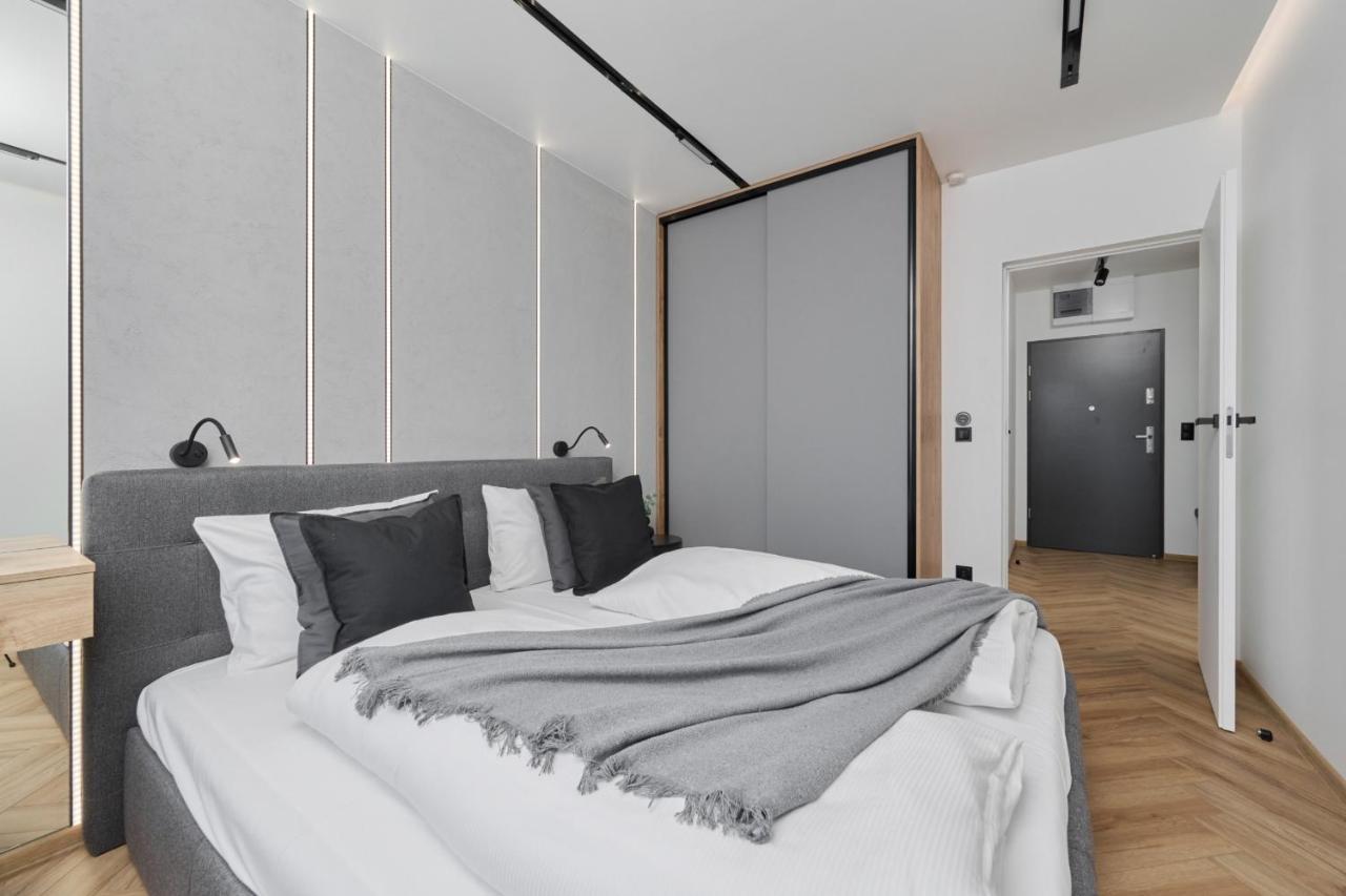 Exclusive Apartment With Balcony & Parking Wroclaw By Renters Prestige Exteriör bild